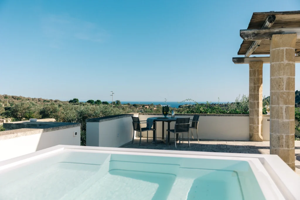 Jacuzzi on the rooftop of Casa Campanella, offering a stunning sea view for ultimate relaxation.