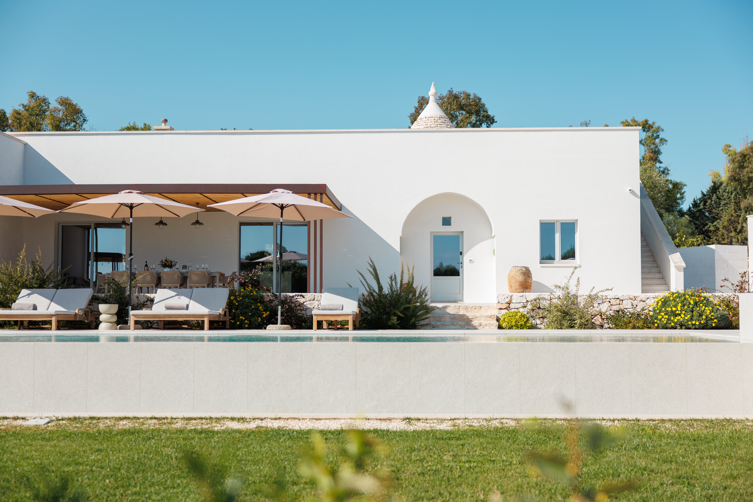 Contemporary Puglian villa with swimming pool, pergola and minimalist architecture