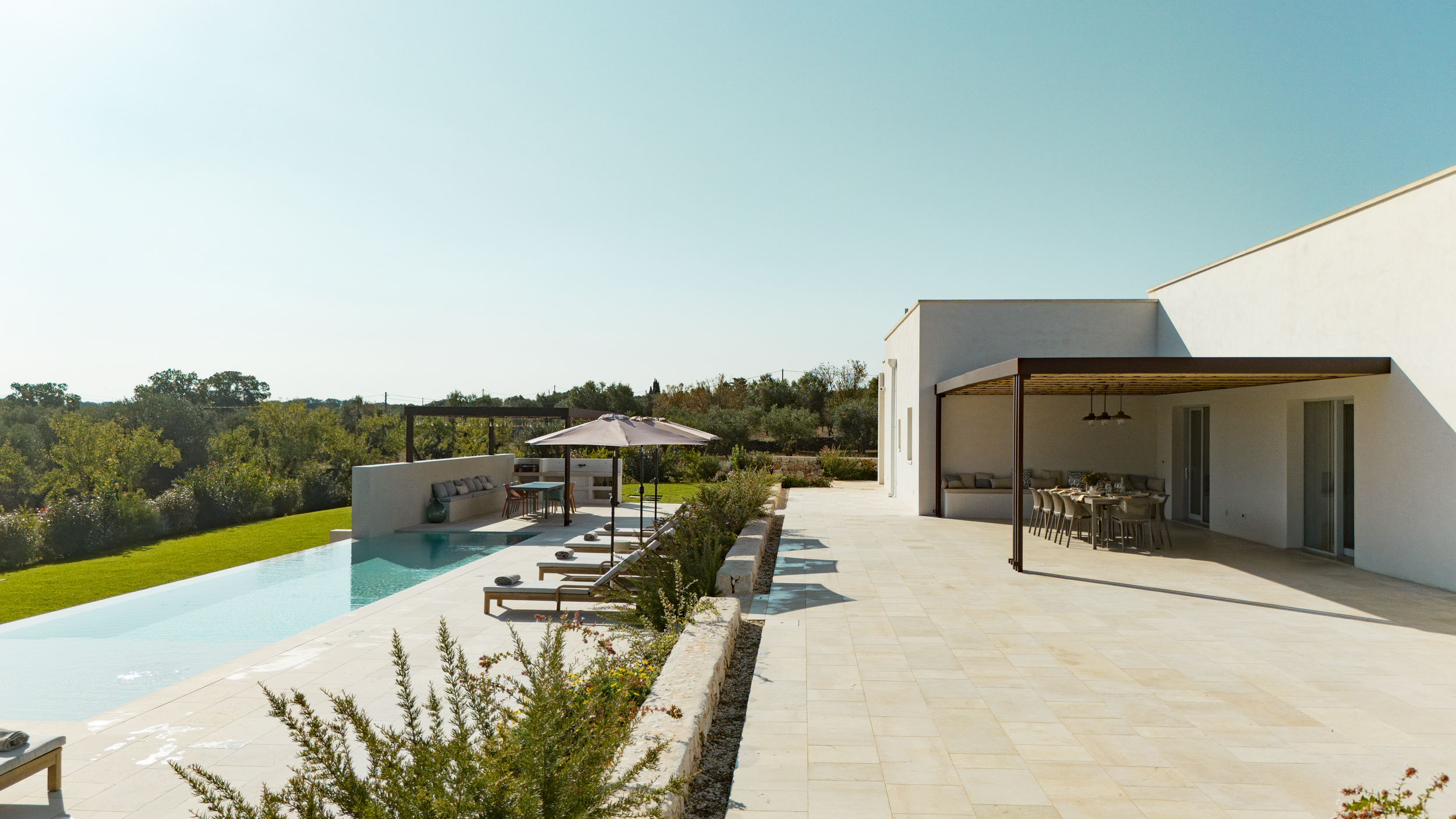 Luxury villa with infinity pool, pergolas and landscaped garden in the Puglian countryside
