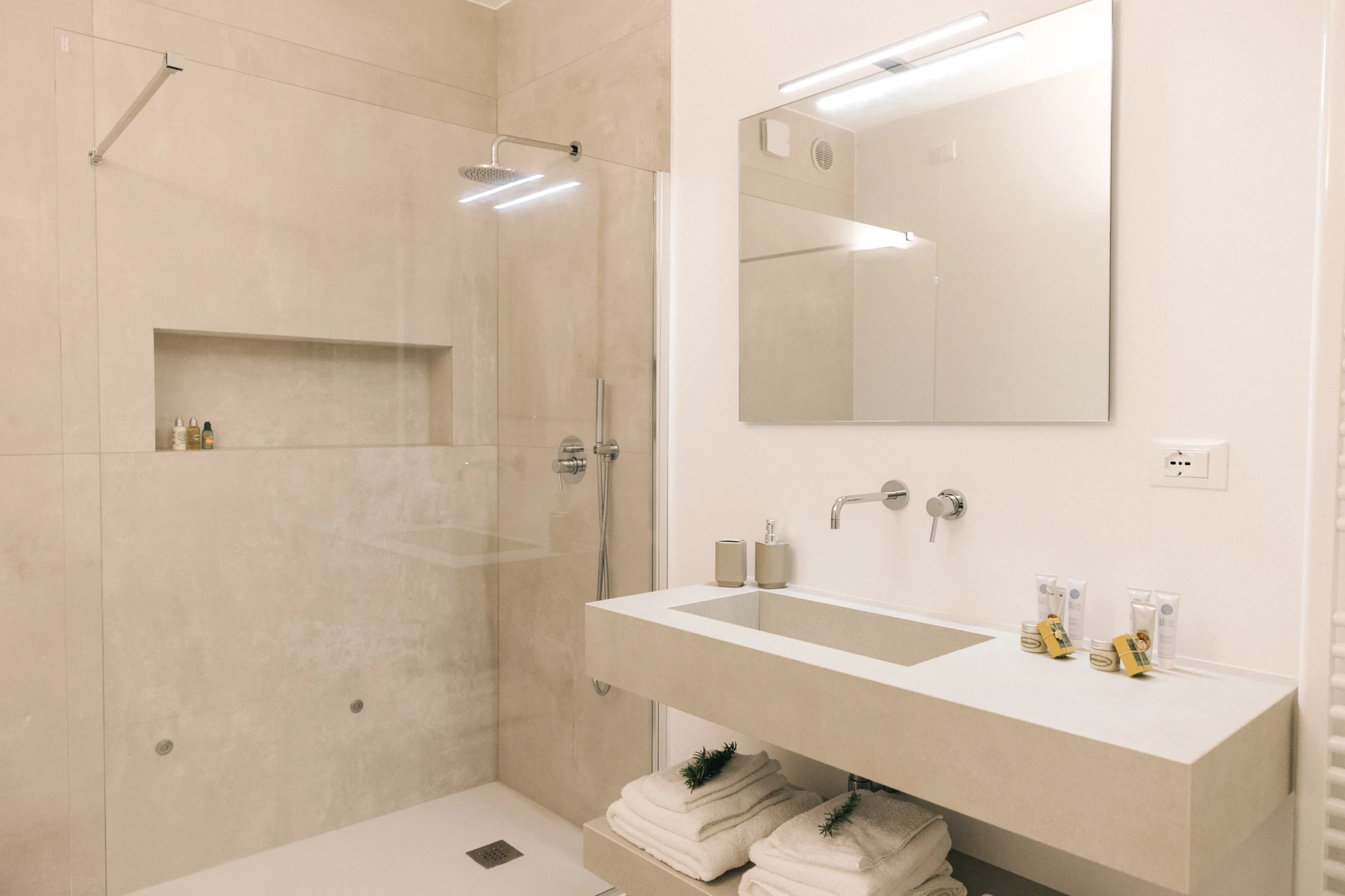 Villa Leucade elegant walk-in shower with built-in niche and luxury finishes in modern bathroom.