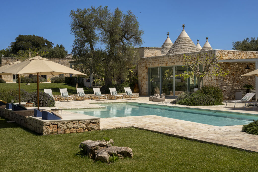 Villa Arteviva: luxury stone trulli estate with large swimming pool and ancient olive trees near Ostuni, Puglia